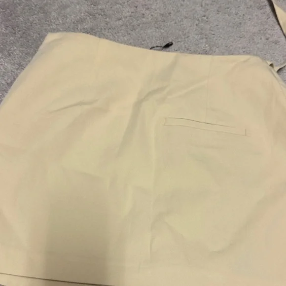 Zara Cream Skirt with Elegant Design - Picture 4 of 4